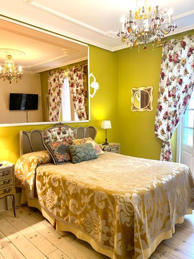 Hostal Boutique Puerta Del Sol Torrelavega Esterno foto