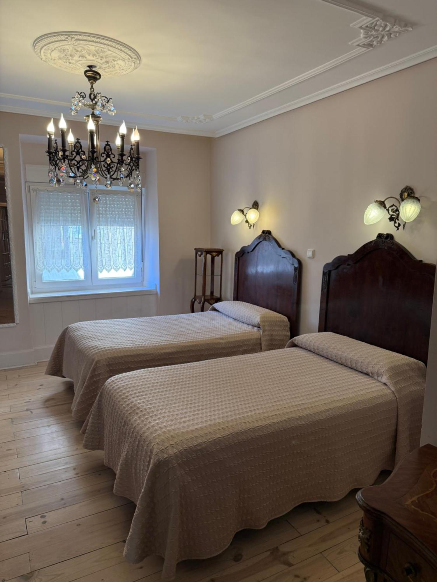 Hostal Boutique Puerta Del Sol Torrelavega Esterno foto